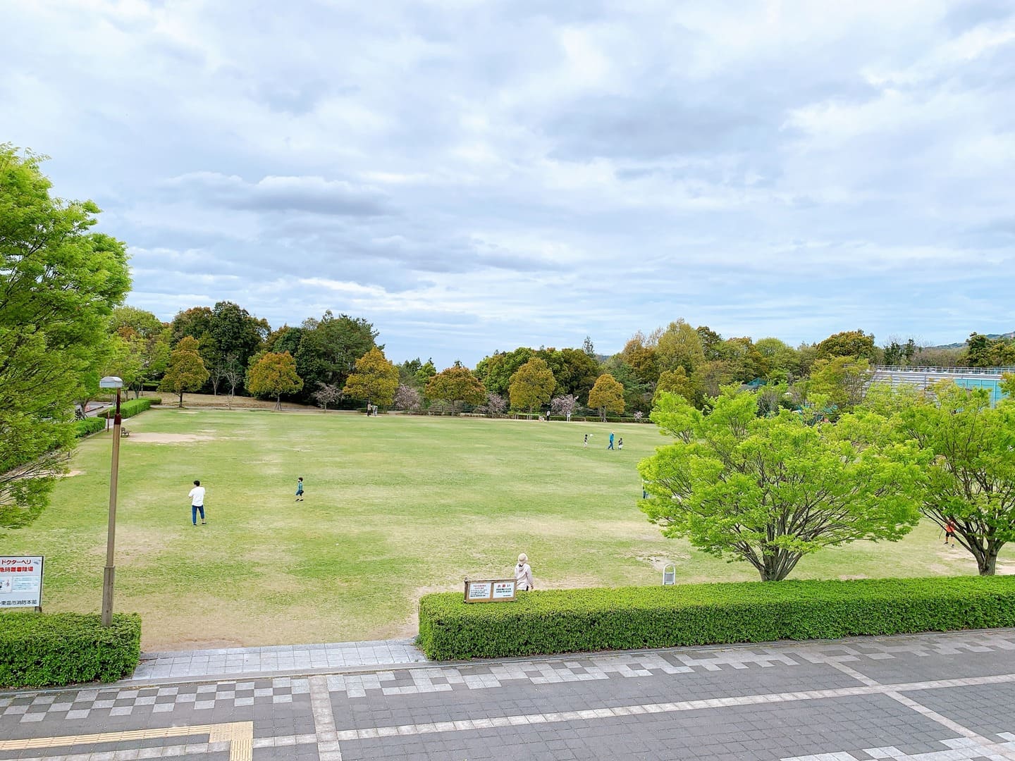 東温市総合公園芝生広場